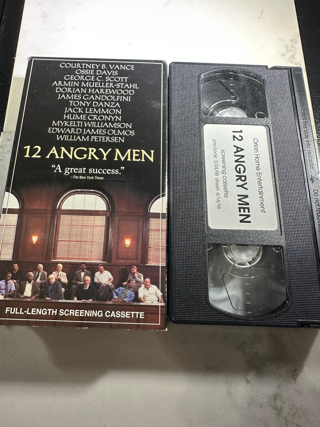 12 ANGRY MEN FULL LENGTH SCREENING CASSETTE PREOWNED VHS