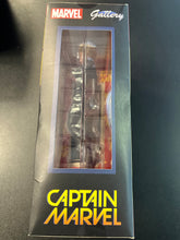 Load image into Gallery viewer, DIAMOND SELECT GALLERY MARVEL CAPTAIN MARVEL SHIELD EDITION PVC DIORAMA
